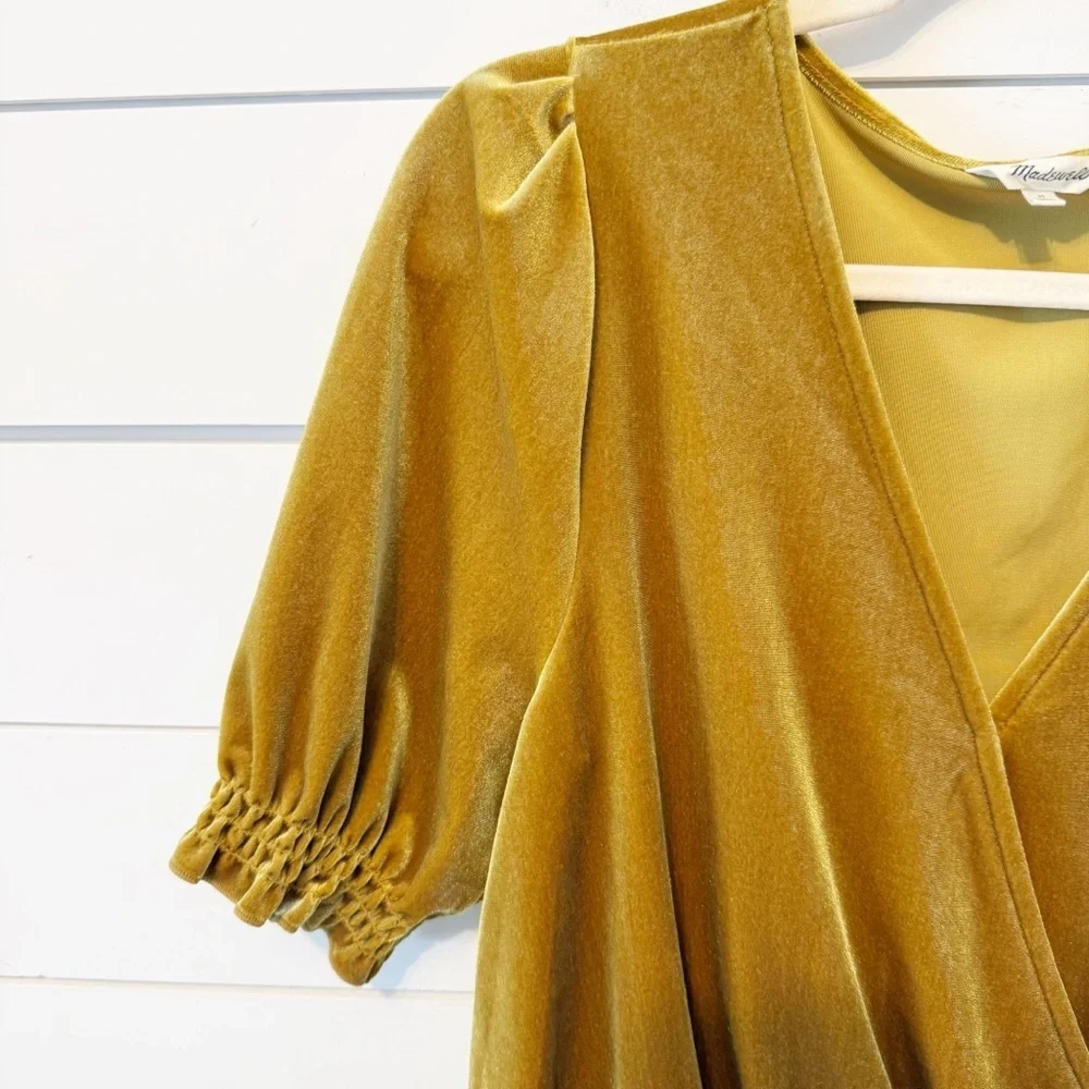 Madewell | Velvet Smocked Crossover Top in Egyptian Gold Size Medium